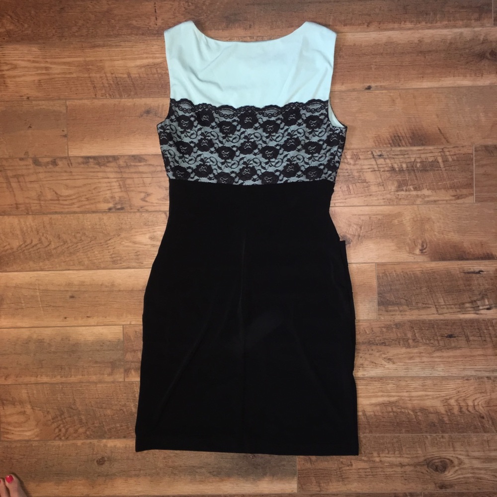 Dress - Picture 3 of 4
